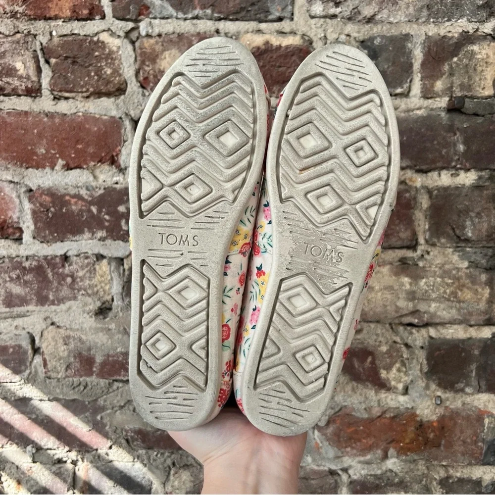 TOMS x Paper Source Colorful Floral Canvas Slip-Ons - Picture 5 of 6